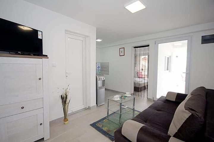 Apartmani Kasija Dobra Voda Exterior photo